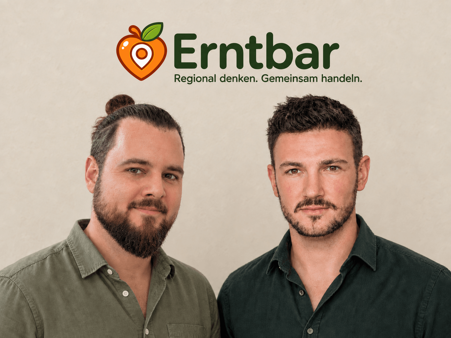 Das Erntbar Team vor einem hellen Hintergrund mit Erntbar Logo